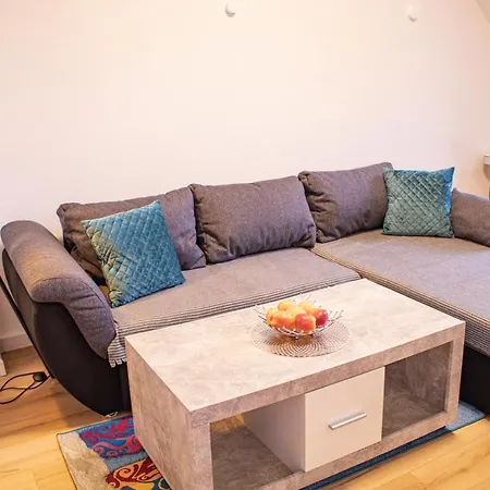 Bis 5 Personen, Parkplatz, Arbeitsplatz Apartmán Solingen