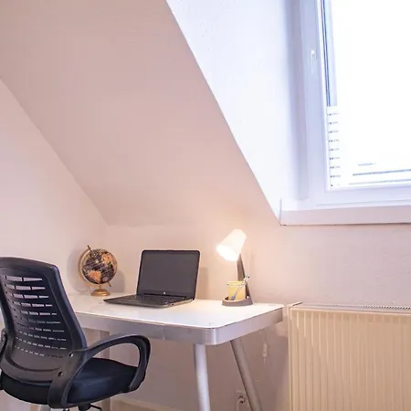 Bis 5 Personen, Parkplatz, Arbeitsplatz Apartment *