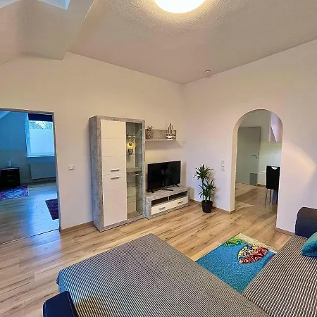 Bis 5 Personen, Parkplatz, Arbeitsplatz * Solingen