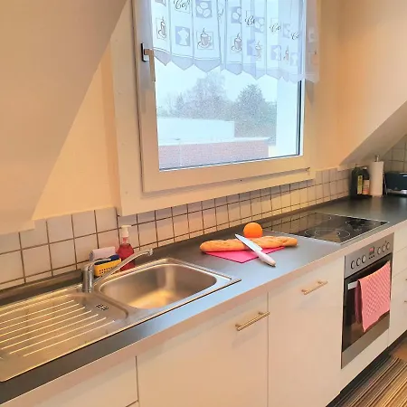 Bis 5 Personen, Parkplatz, Arbeitsplatz *