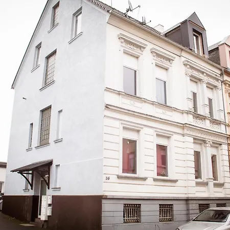 Bis 5 Personen, Parkplatz, Arbeitsplatz * Solingen