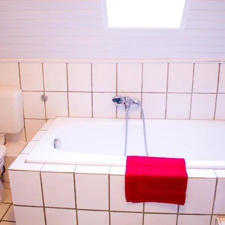 Bis 5 Personen, Parkplatz, Arbeitsplatz * Solingen