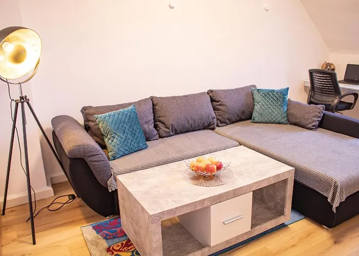 Bis 5 Personen, Parkplatz, Arbeitsplatz Apartmán Solingen