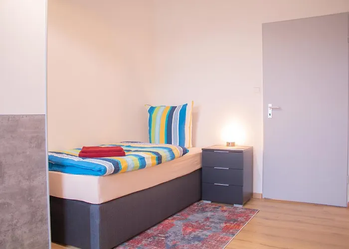 Bis 5 Personen, Parkplatz, Arbeitsplatz Solingen