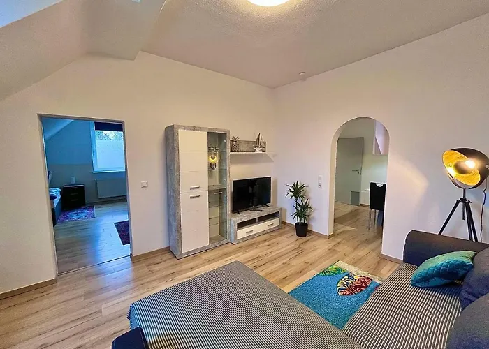 Bis 5 Personen, Parkplatz, Arbeitsplatz * Solingen