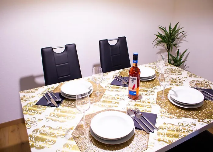 Bis 5 Personen, Parkplatz, Arbeitsplatz *