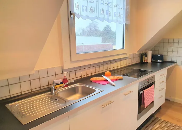 Bis 5 Personen, Parkplatz, Arbeitsplatz *